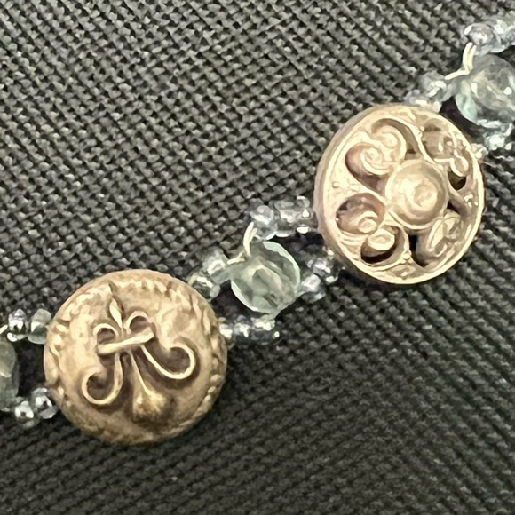 Silver-tone button bracelet. With light blue seed beads. - Picture 6 of 9